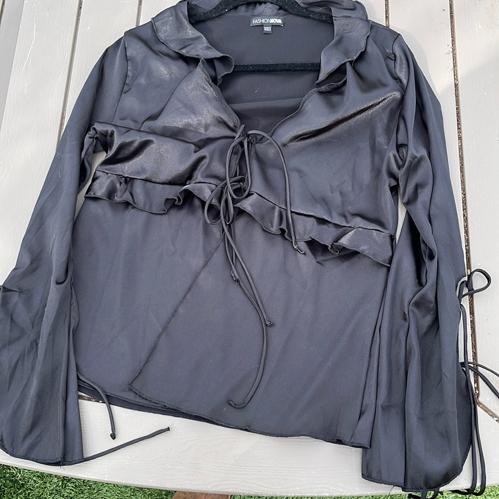 Fashion Nova black satin top size medium with detailing